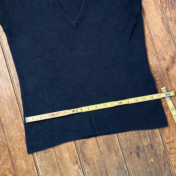 Women’s Emanuel Ungaro cap sleep deep v neck ribbed sweater size medium - Picture 5 of 8